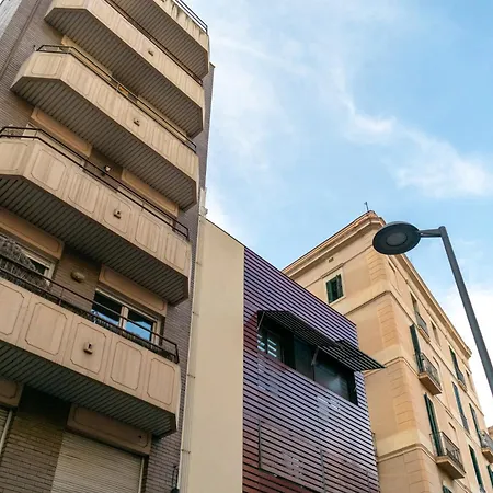 公寓 Cozy In Residential Center By Maison Pinata