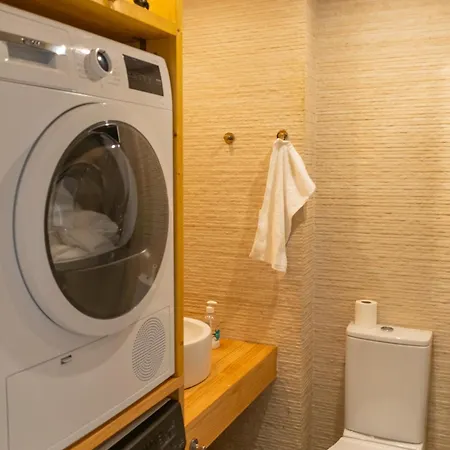 Cozy In Residential Center By Maison Pinata Apartament