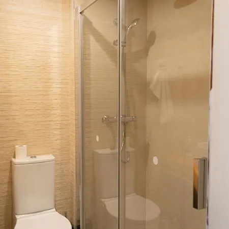 公寓 Cozy In Residential Center By Maison Pinata *